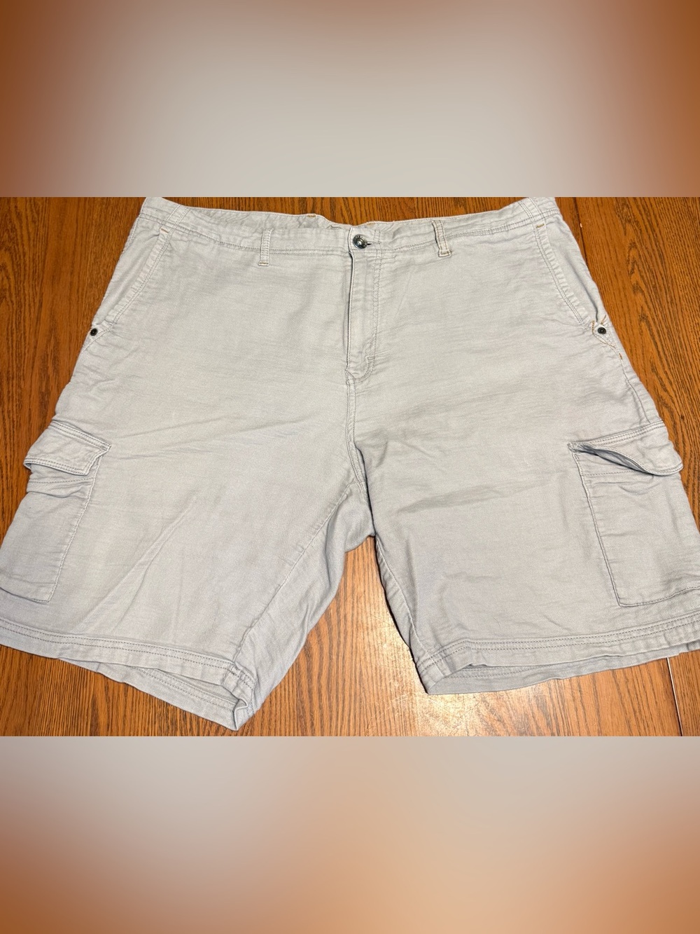 Tommy Bahama Men’s Gray Cargo Shorts Size 40 100% Cotton